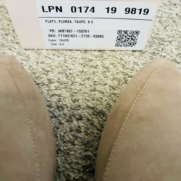Just Fab Taupe size 8.5 Flats - Picture 5 of 5